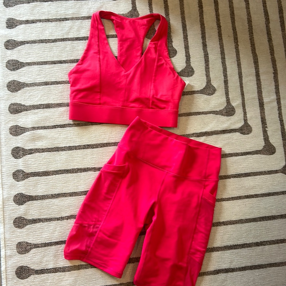 HERS - Fabletics pink set with crop & biker shorts
